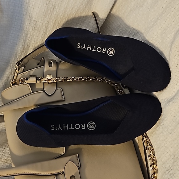 Rothy's flat - Picture 1 of 6